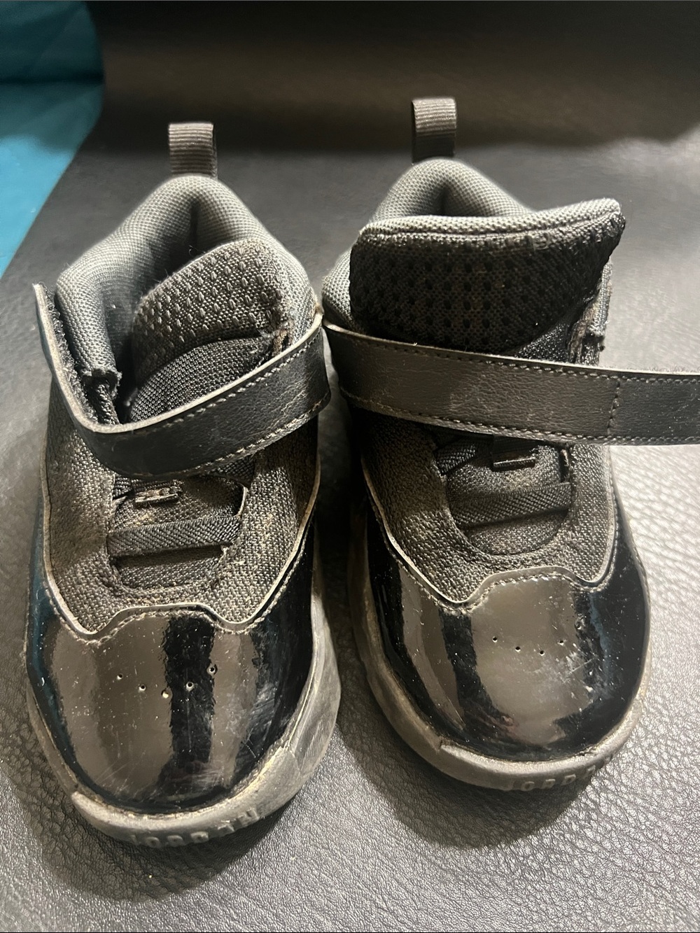 Jordan Kids Black Hook-and-Loop Athletic Sneakers